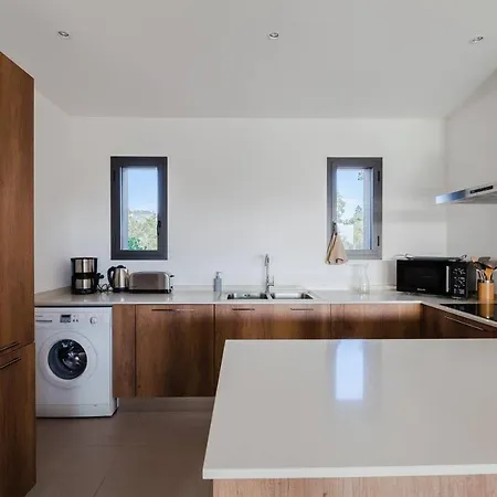 Villa De 4 Chambres Avec Piscine Privee Jardin Amenage Et Wifi A Porto Vecchio A 6 Km De La Plage Villa